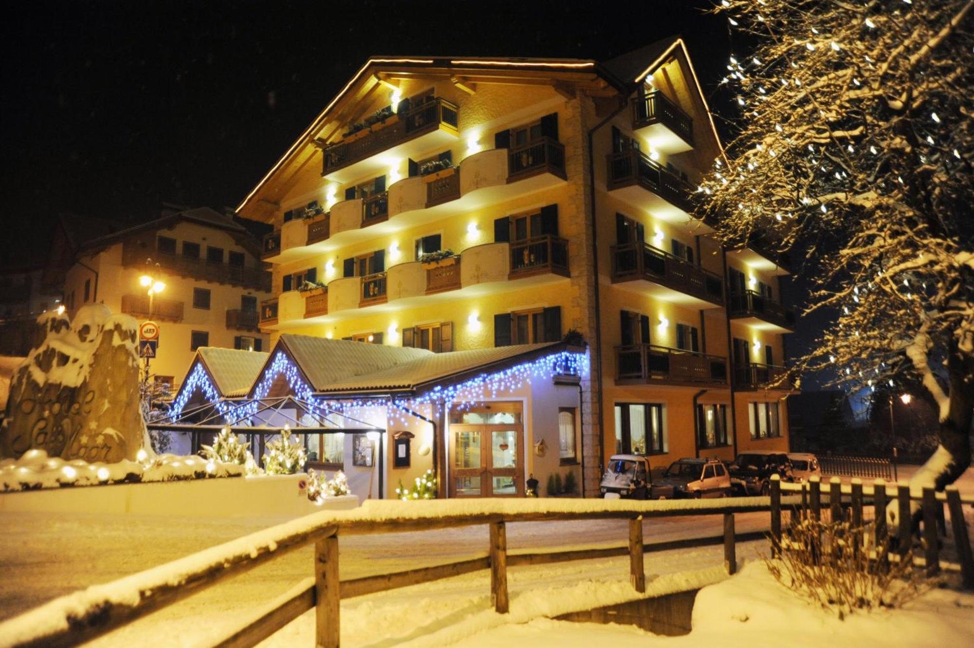 Hotel Sass Maor Fiera Di Primiero Exterior foto